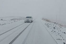 مسدود شدن راه ارتباطی ۴۰۱ روستای لرستان به علت بارش سنگین برف